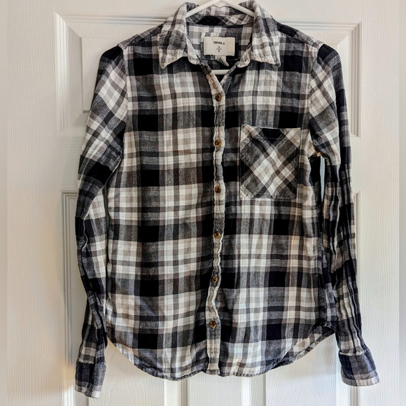 🌼Forever 21 Black and white plaid button up long sleeve shirt - Picture 1 of 4